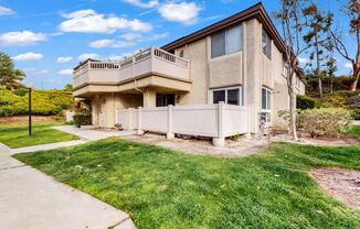 Great 2 Bedroom / 1 Bathroom Main-Level Unit – Prime Location!