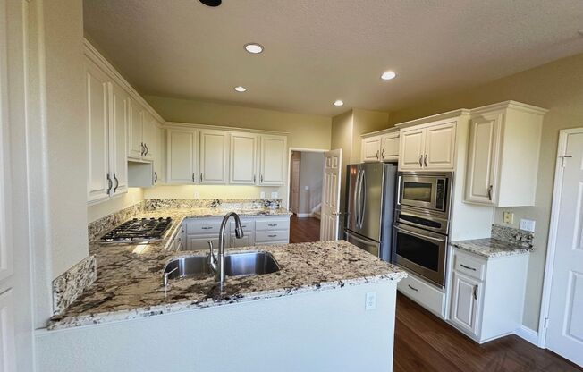 Homes Management - 3 bed, 3.5 Bath in the Del Lago on the Greens