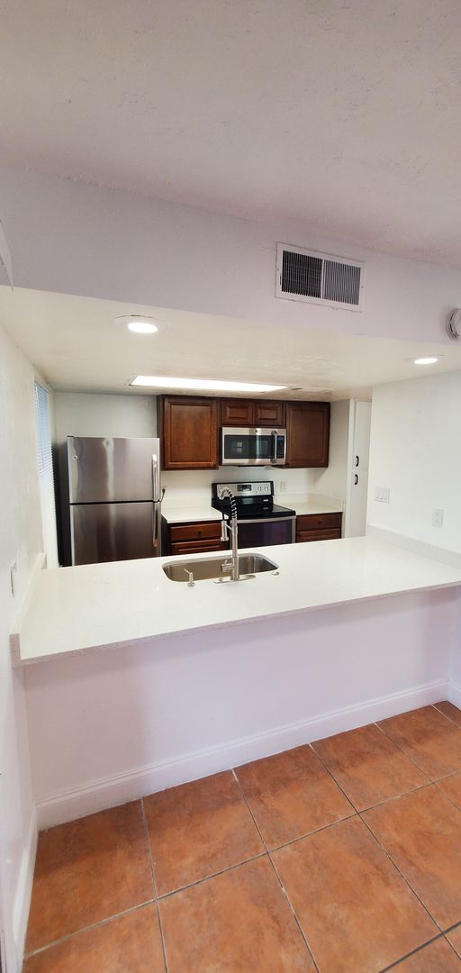 Spacious one bedroom near The Mall of Millenia