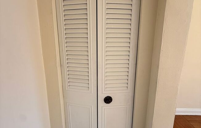 1 bed, 1 bath, 803 sqft, $2,450, Unit Royal York 1106