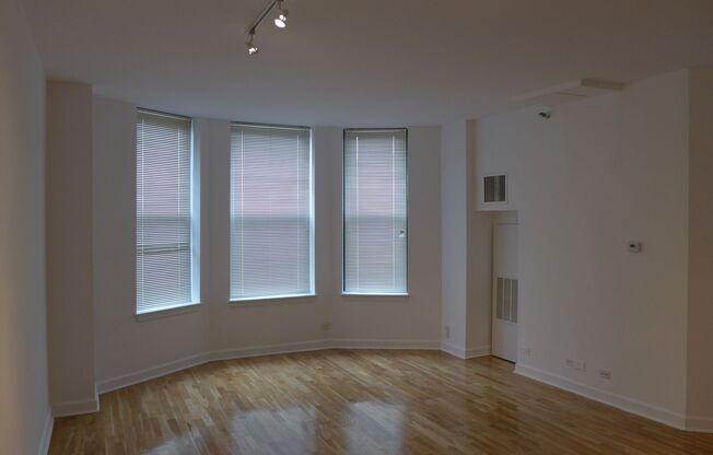 1 bed, 1 bath, 700 sqft, $2,050, Unit 12B