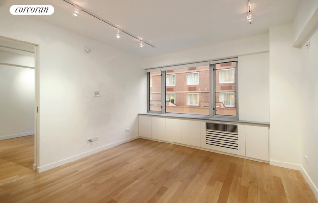 211 E 51 ST