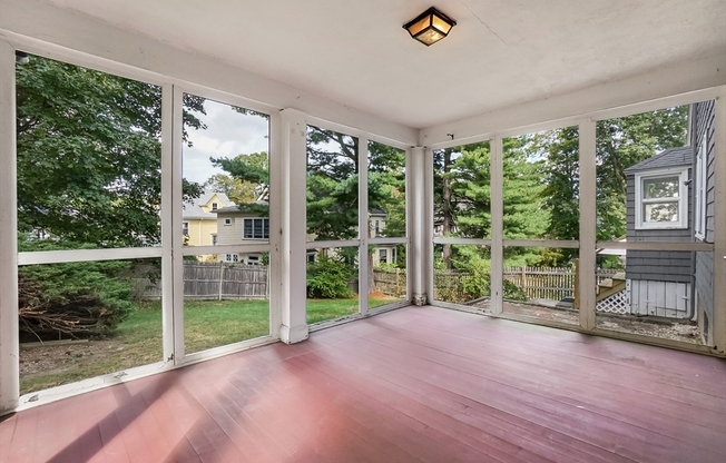 11 SUNHILL LN