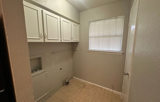 3 beds, 2 baths, $2,500