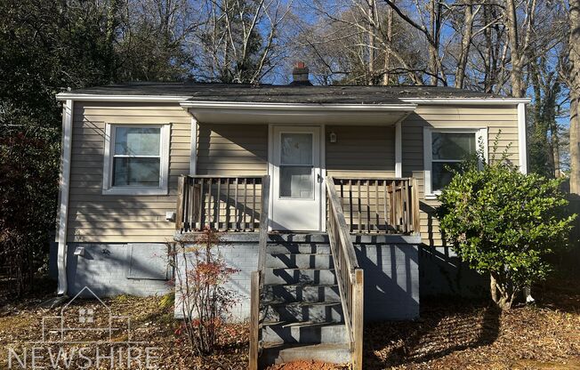Charming 2 Bedroom Home Minutes from Downtown Greenville
