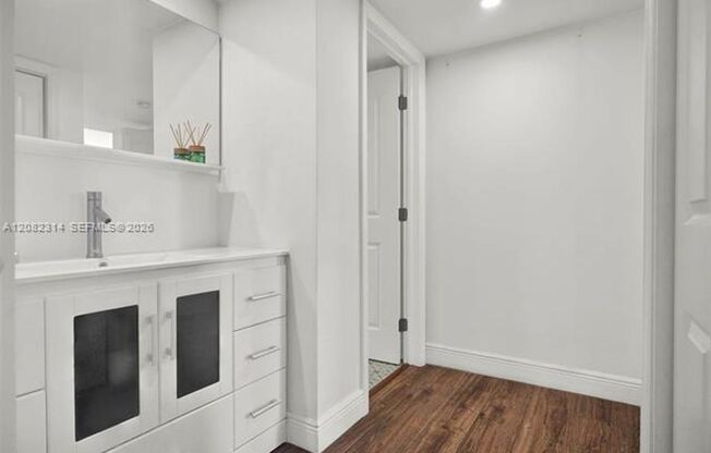 2 beds, 2 baths, $4,500, Unit # A 1007