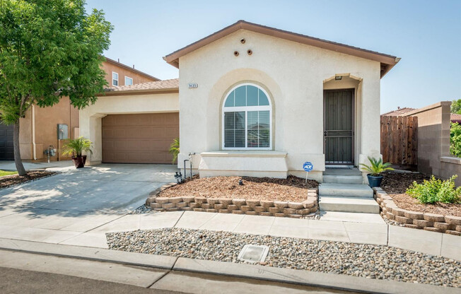 GORGEOUS 2009 Home - Just $2,300/month, 3/2 in Clovis Unified!