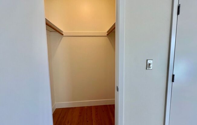 2 beds, 1 bath, $2,600