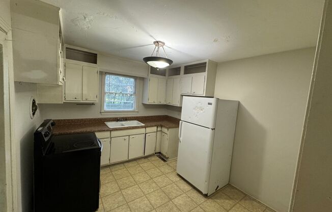 3 beds, 1 bath, $1,300