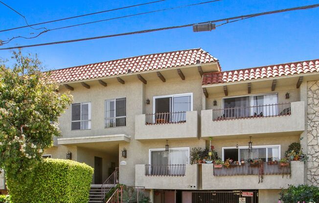 230 Pacific St in Santa Monica.  Steps to the beach and Main St!