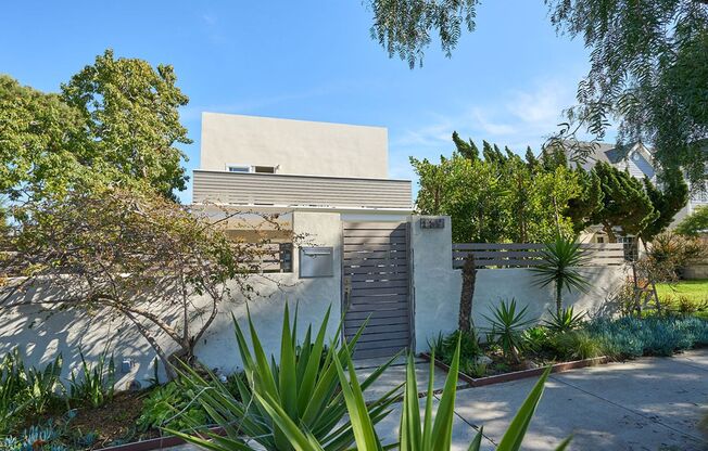4 beds, 3.5 baths, $14,000