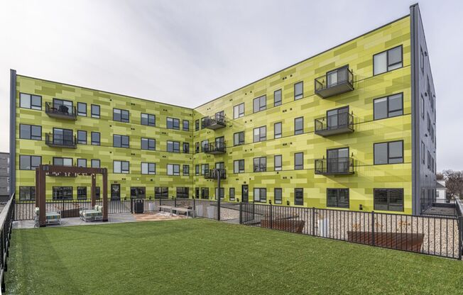 1 bed, 1 bath, 816 sqft, $1,250, Unit 409