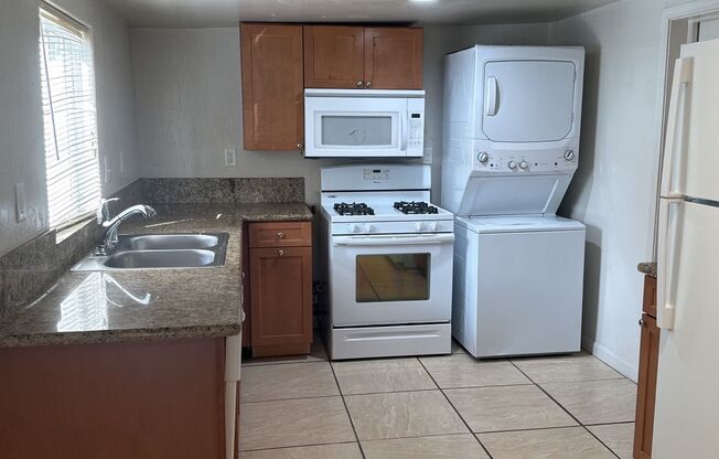 1 bed, 1 bath, $1,095, Unit 817 Rio Chico #3