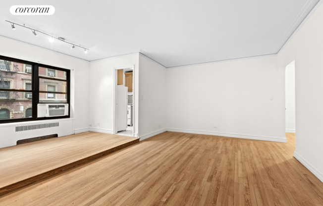 222 E 35 ST