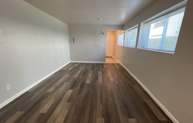 Garden Level Studio Within Walking Distance to Exposition Park!