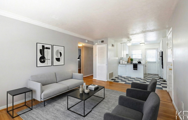 2 beds, 1 bath, 950 sqft, $1,370, Unit 03