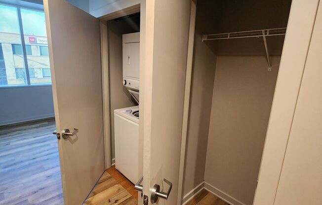 Studio, 1 bath, 431 sqft, $995, Unit Unit 200