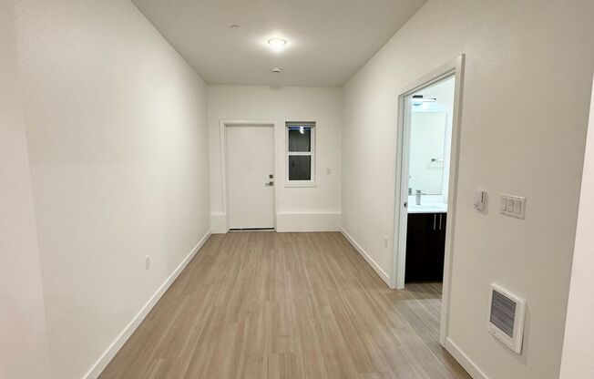 Studio, 1 bath, 553 sqft, $1,295, Unit 109