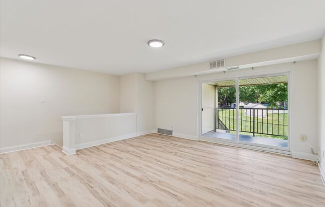 Fully Renovated 2B/2B unit in Old Forge Crossing!