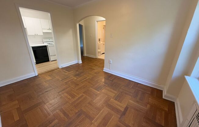 1 bed, 1 bath, 768 sqft, $1,450, Unit Royal York 312