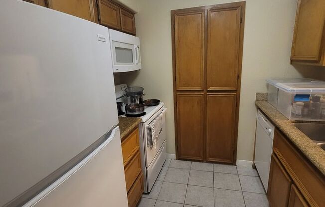 1 bed, 1 bath, 578 sqft, $1,395, Unit 215 Post Office #807