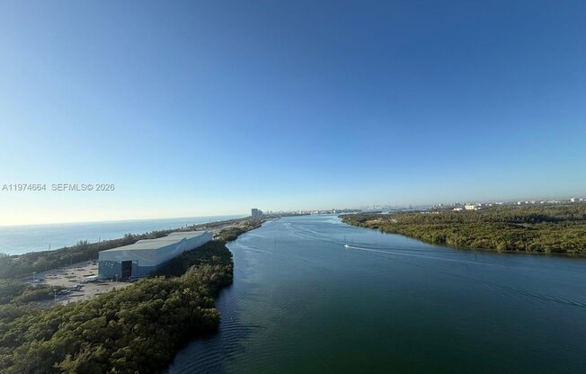 3 beds, 2.5 baths, $4,800, Unit APARTMENT 2106