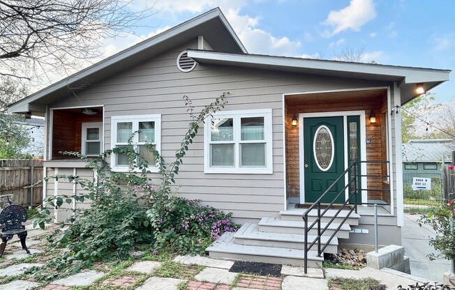 2404 E 11 ST