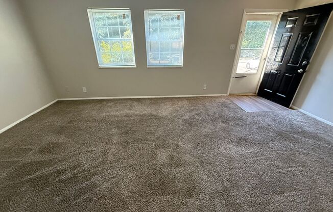 3 beds, 1.5 baths, $1,280, Unit LD4807