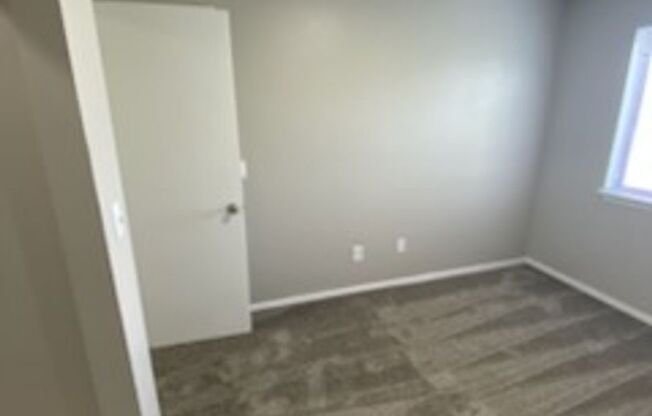 2 beds, 1 bath, 1,105 sqft, $875, Unit 2703-304