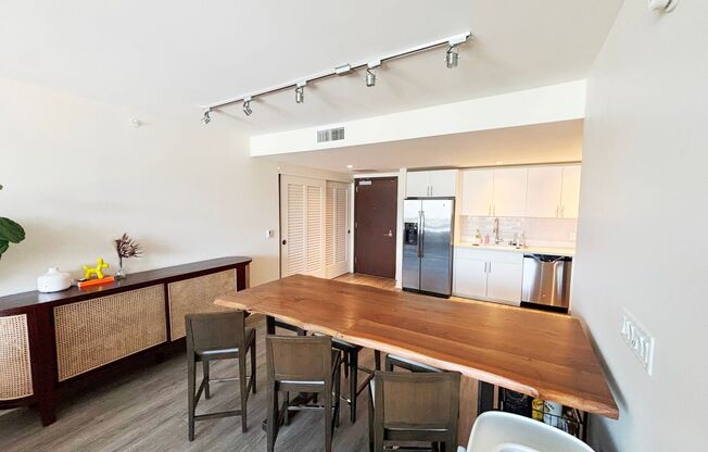 2 beds, 2 baths, $4,300, Unit # 2111