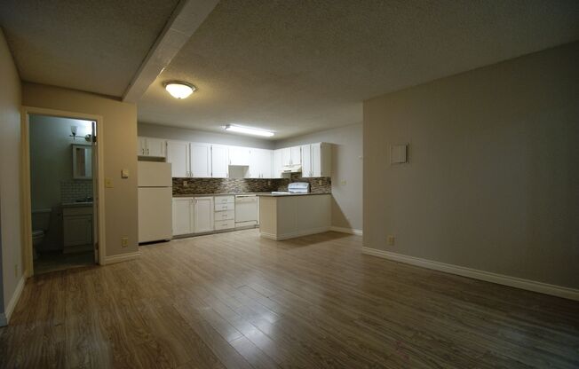 2 beds, 1 bath, $1,695, Unit 2