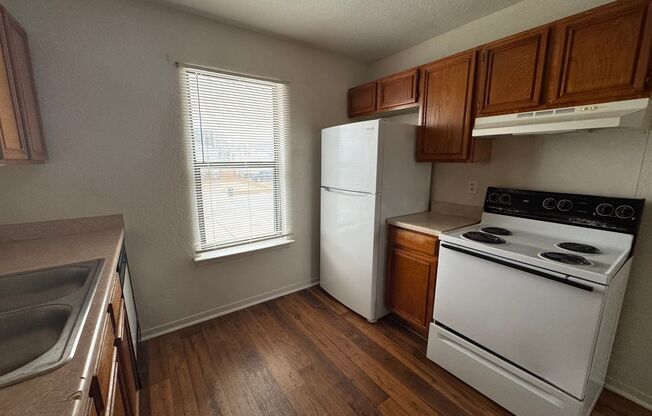 2 beds, 1 bath, 795 sqft, $725, Unit Apt D