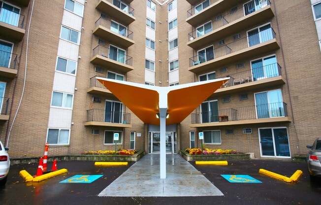 1 bed, 1 bath, 650 sqft, $999, Unit 702-R