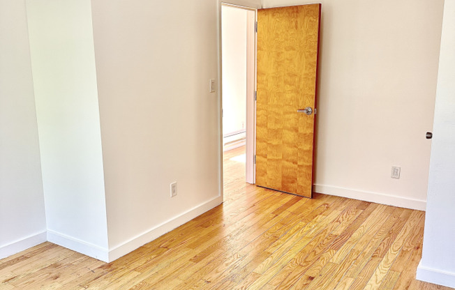 229 KENT AVE