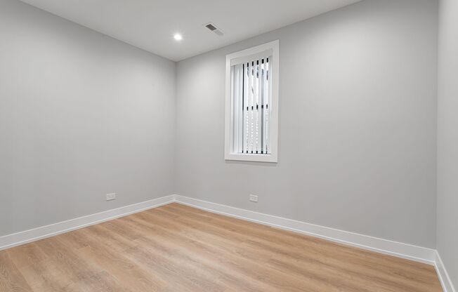 3 beds, 1 bath, 670 sqft, $2,250, Unit 1556-2O