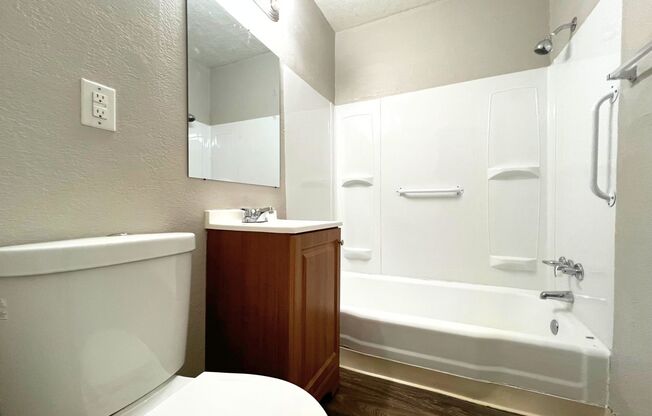 2 beds, 1 bath, 800 sqft, $895, Unit Unit 12