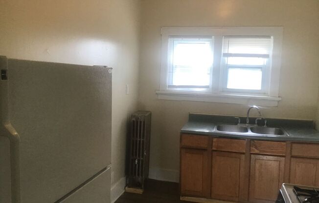 2 beds, 1 bath, $795, Unit #5