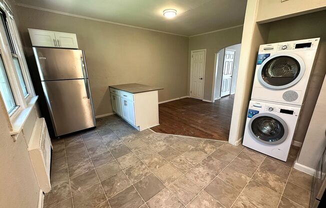 3 beds, 2 baths, 1,400 sqft, $1,750, Unit Unit 3-B