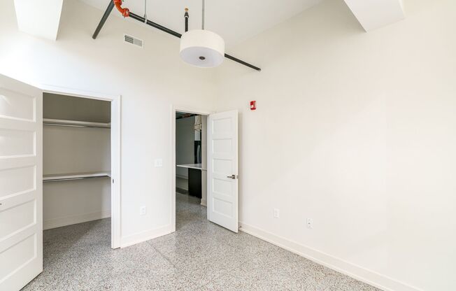 2 beds, 2 baths, $2,084, Unit 875 Michigan Ave Apt. 207