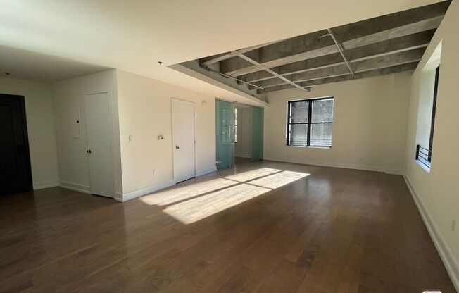 1 bed, 1 bath, 805 sqft, $2,998, Unit 607