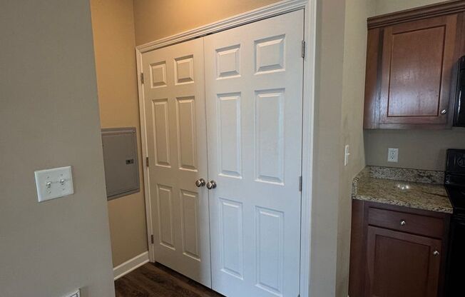 1 bed, 1 bath, 780 sqft, $795, Unit 240-B