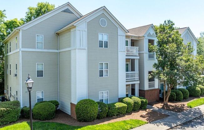 2 beds, 1 bath, 835 sqft, $1,200, Unit 2348I