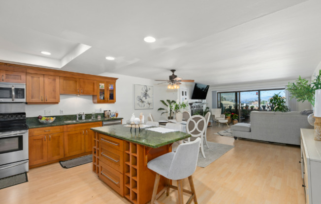 184 DATE AVE