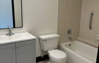 Studio, 1 bath, 328 sqft, $915, Unit 112