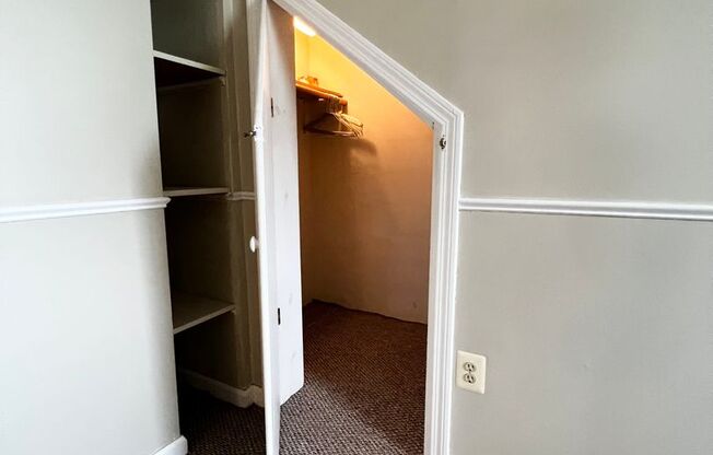 Studio, 1 bath, 312 sqft, $1,100, Unit Studio Efficiency Apt