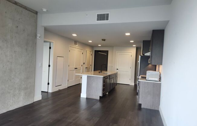 1 bed, 1 bath, 808 sqft, $2,450, Unit #425