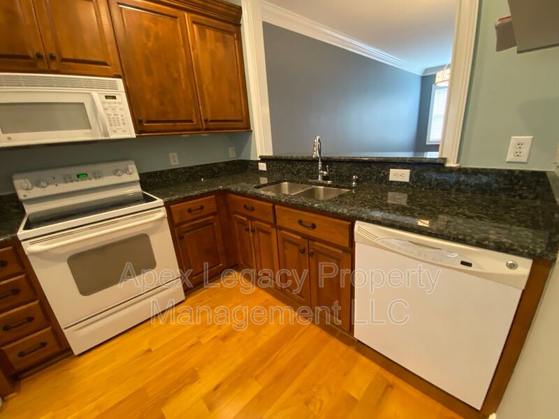 104 W SAVANNAH RDG RD