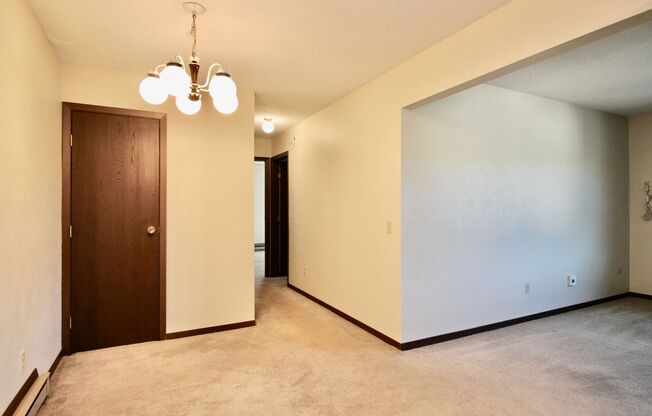 2 beds, 1 bath, $950, Unit Unit 7