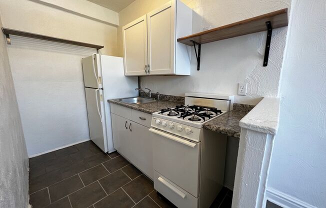 Studio, 1 bath, 400 sqft, $875, Unit 710