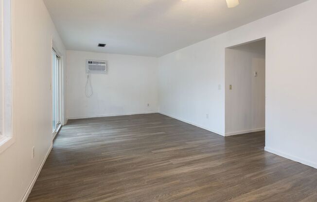 3 beds, 1 bath, $1,650, Unit 1432-2